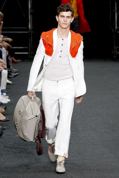 Look 11